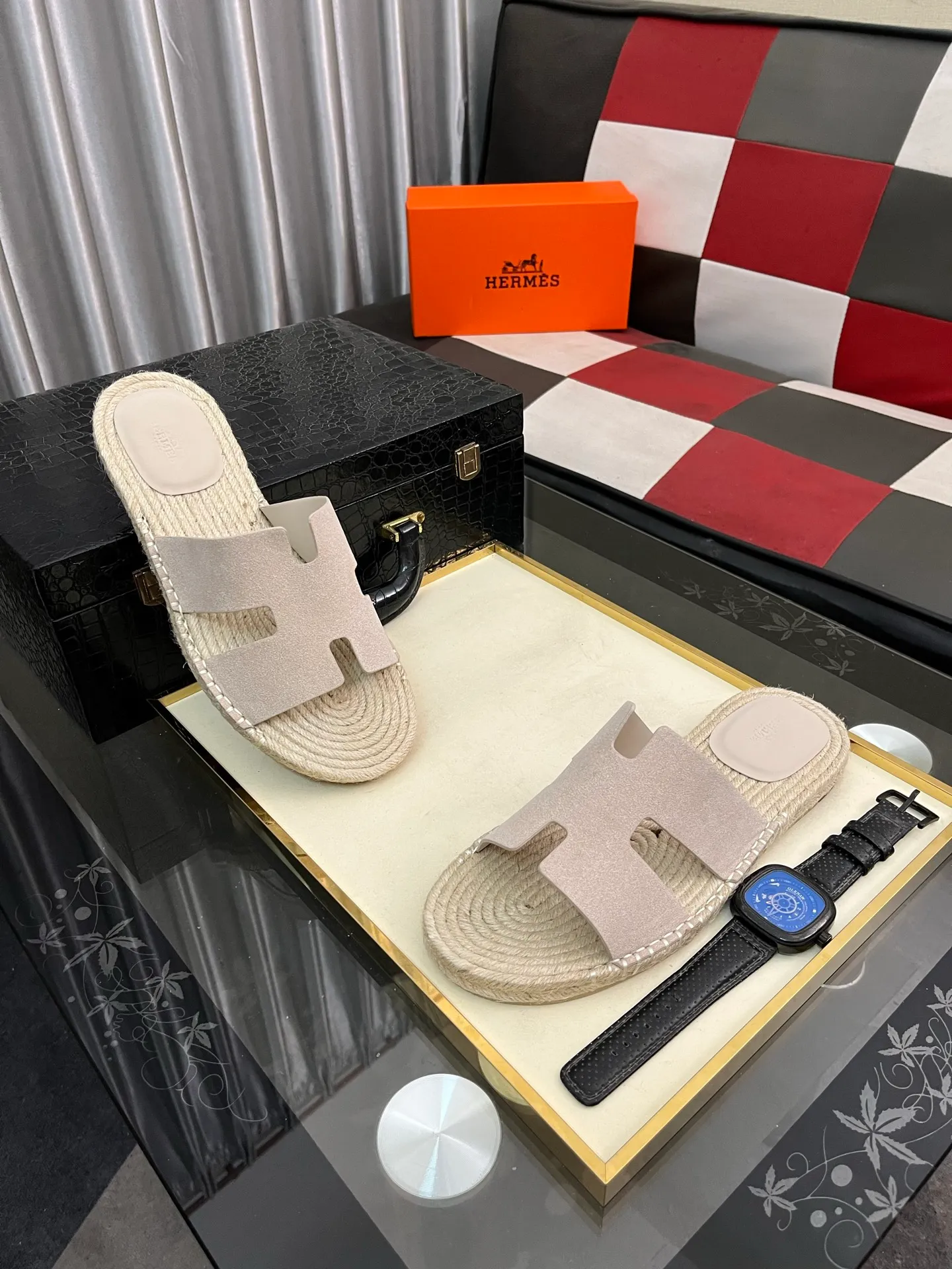 Men's shoes 💰320⌚️⌚️《HERMES》Hermès 💁♂️Men's casual slippers, quality comparison at counters🧚🏿♂️ The first layer of the upper is imported high mercerized matte, purely hand-drawn, raw rubber breathable and non-slip outsole, the lining is breathable and comfortable lambskin, the density is 100% comfortable, the original rubber outsole is wear-resistant and has a code number of 38-44. Can be customized 45-46-47